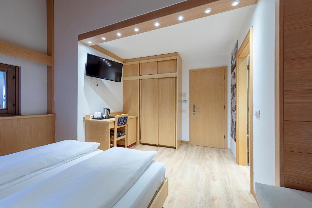Hotel Cristiania مادونا دي كامبيليو المظهر الخارجي الصورة